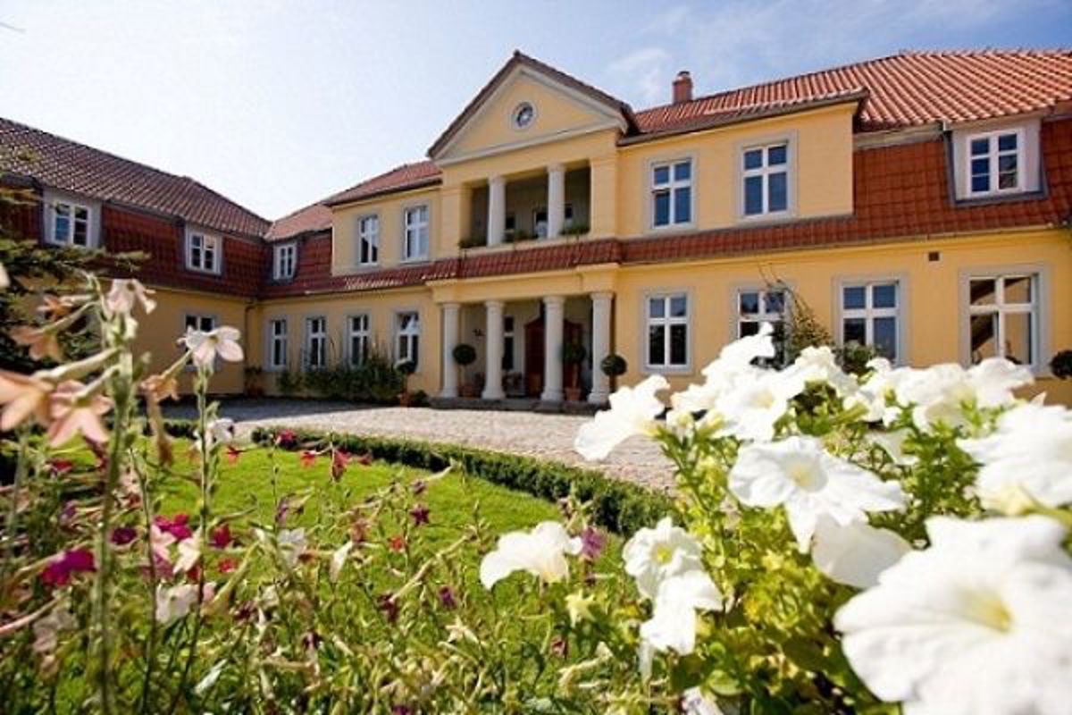 Dwór Sześć Dębów, Prusewo